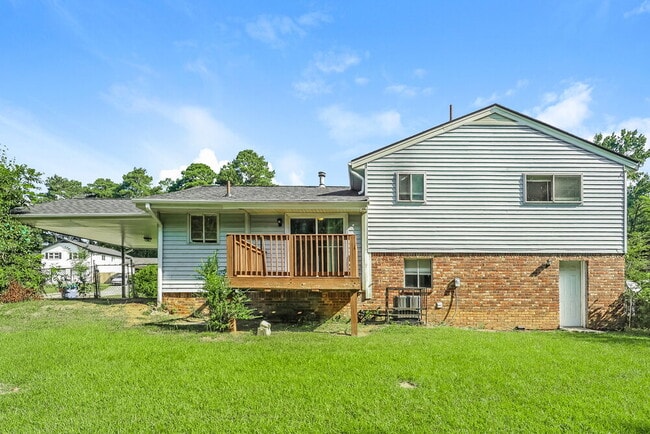 Building Photo - 3840 Benchmark Dr