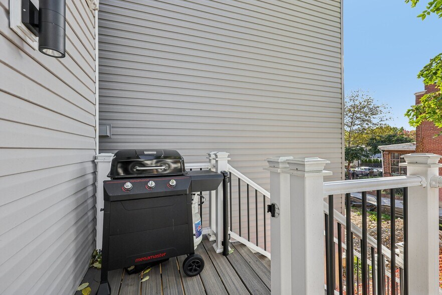 Building Photo - 2604 4th St NE