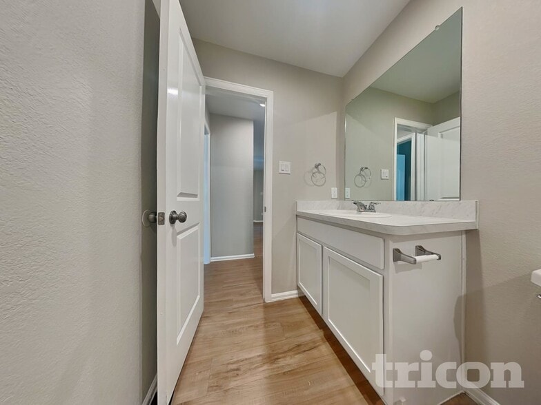 Building Photo - 18610 Rosehill Pr Dr