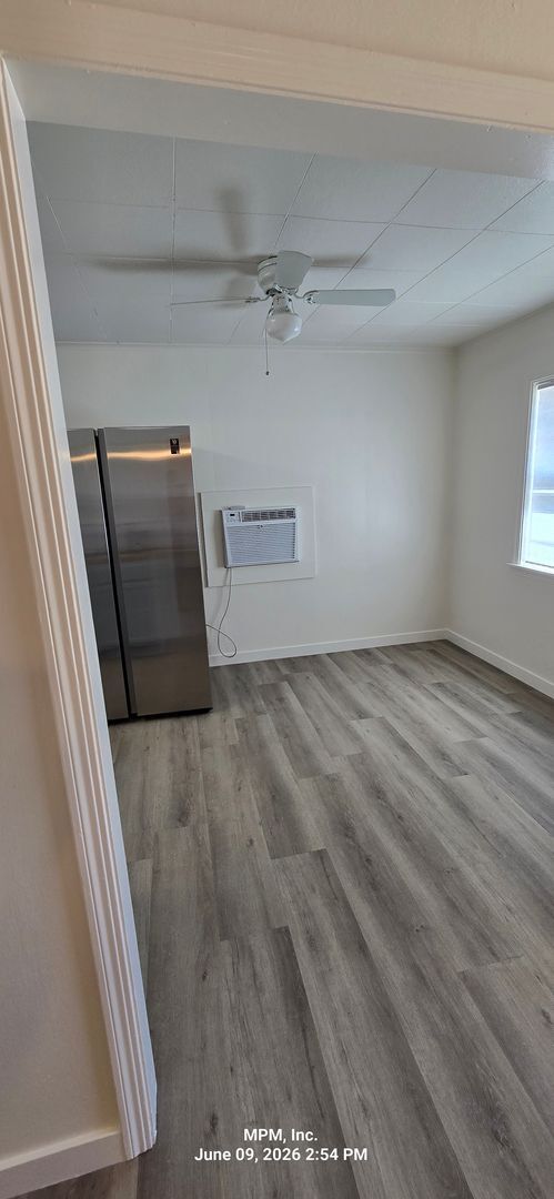 Building Photo - Large 1 bed 1 bath home on its own lot