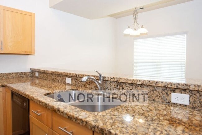 Building Photo - 2BR 2BA Condo w/ Underground Parking • In-Unit Laundry • Gated Courtyard in Salt Lake City