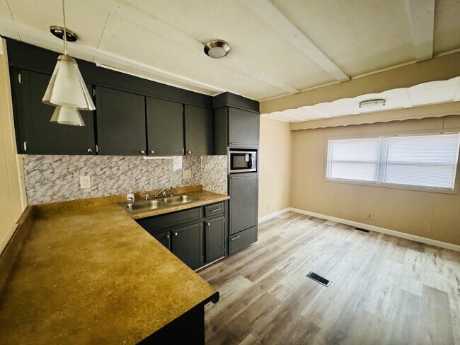 Building Photo - 6 Fox Ln