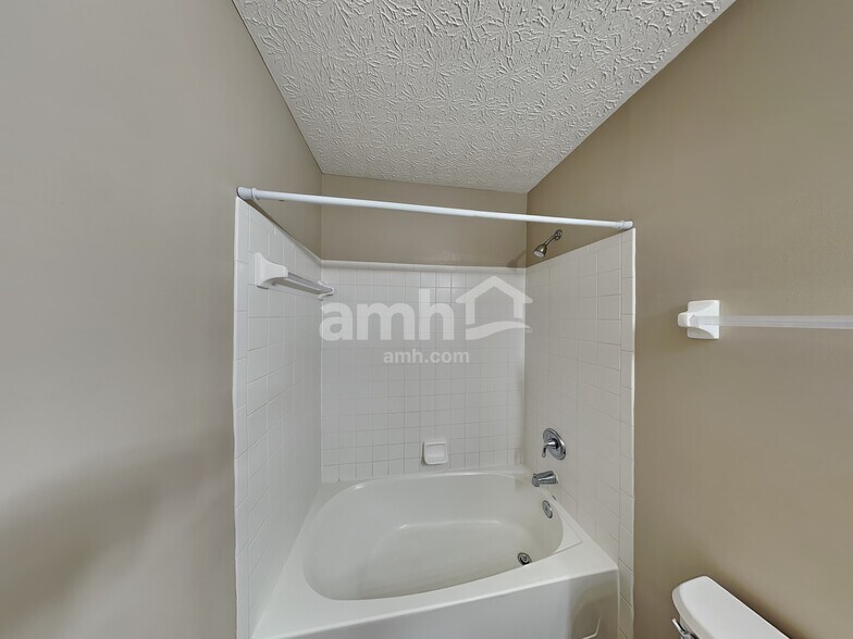 Building Photo - 2403 Hutcheson Ct