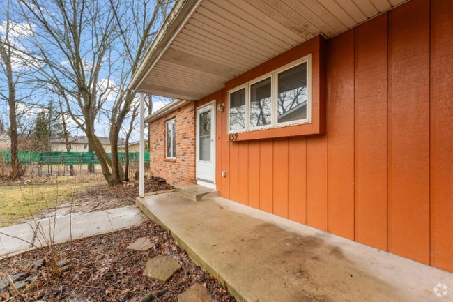 Building Photo - 132 Meadow Rd