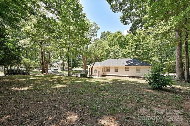 Building Photo - 5121 Farm Pond Ln