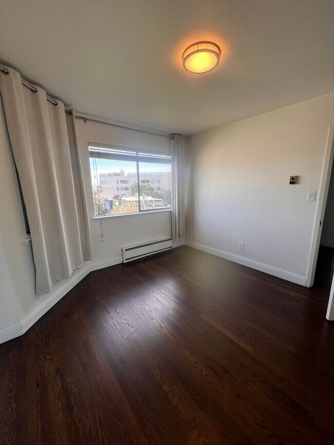 Building Photo - 185 Villa Terrace