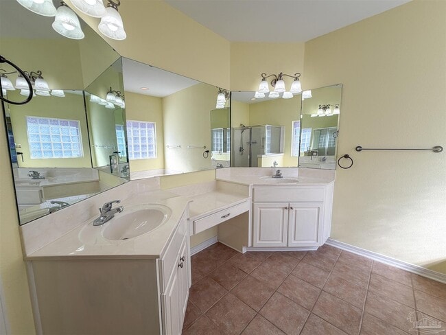 Building Photo - 4913 Vizcaya Dr