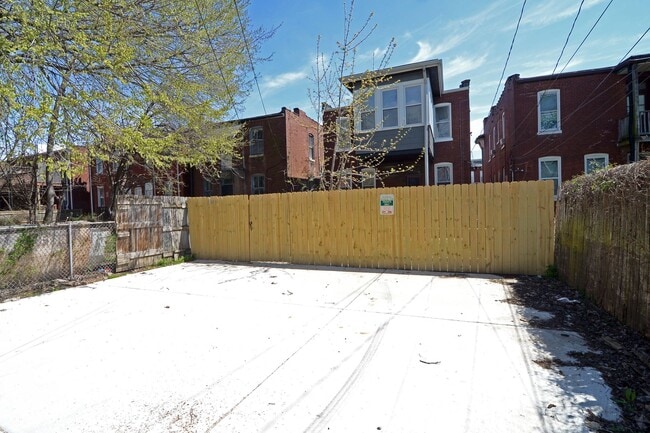 Building Photo - 3449 Iowa Ave