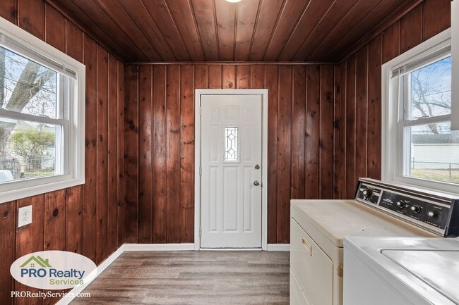 Building Photo - 2 Bedroom Home