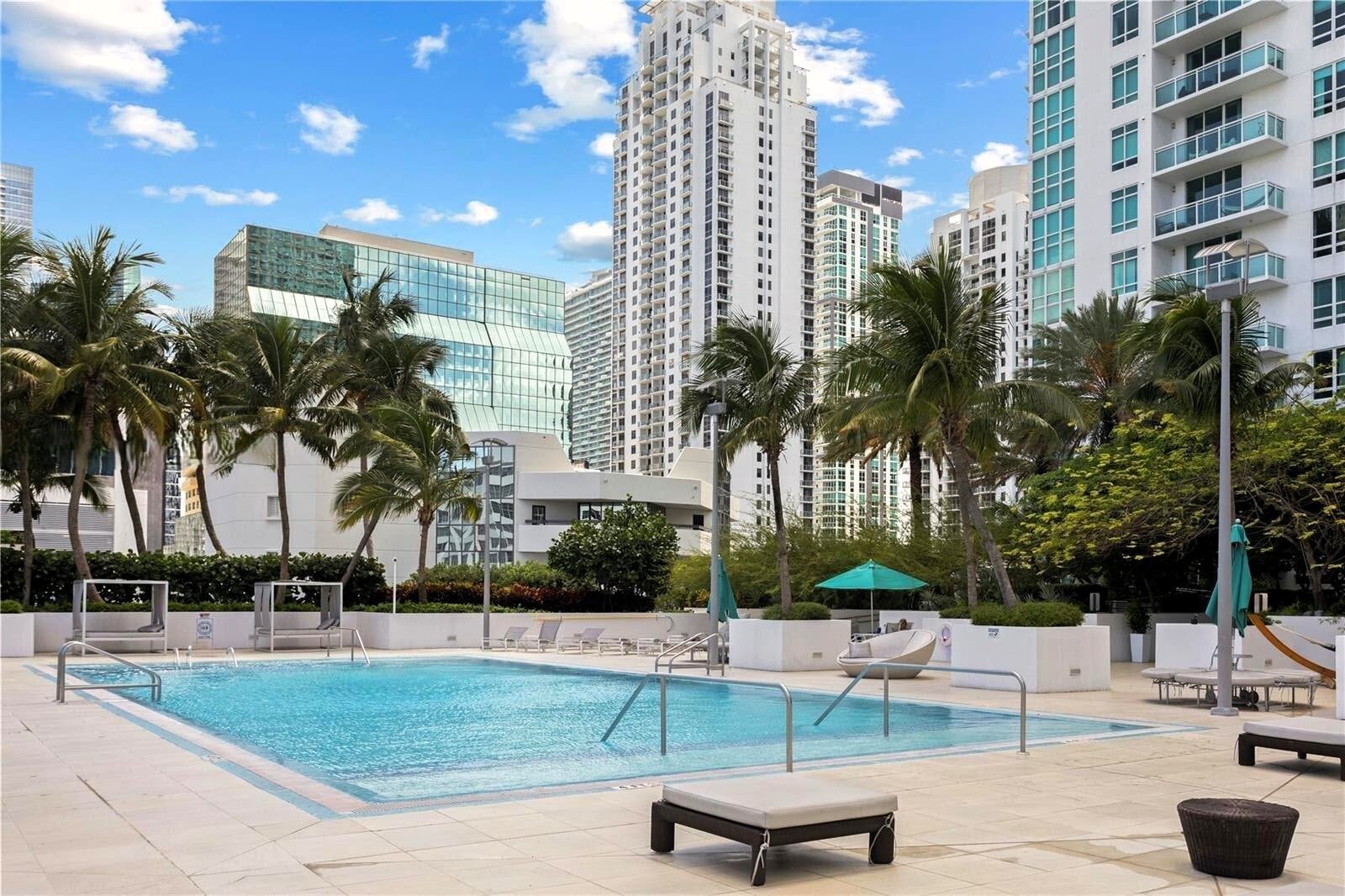 Building Photo - 950 Brickell Bay Dr