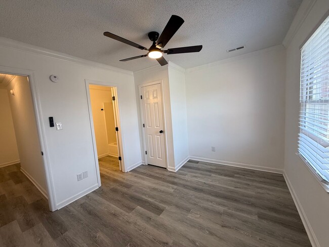 Building Photo - Newly Renovated Townhome 2 Bedroom - 2.5 Bathrooms