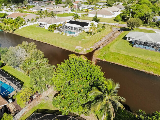 Building Photo - 409 SW Whitmore Dr