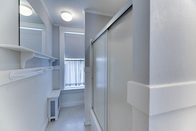 Building Photo - 2 Messervy St