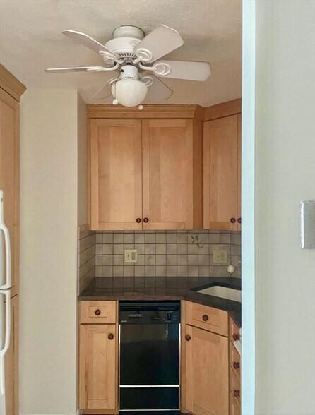 Primary Photo - 273 Albion St