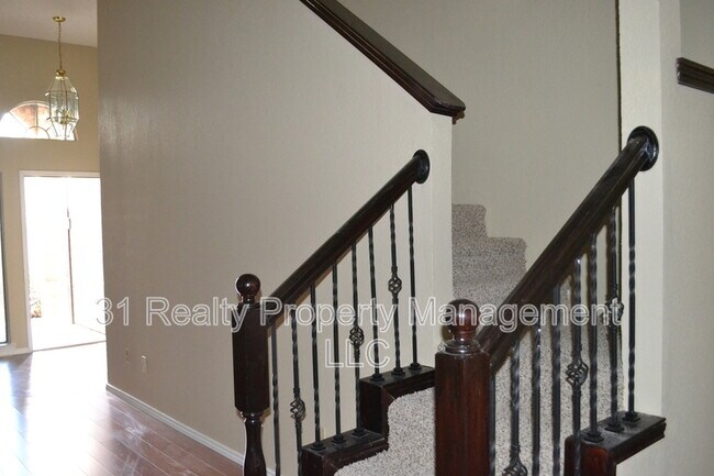 Building Photo - 5917 Beckett Dr