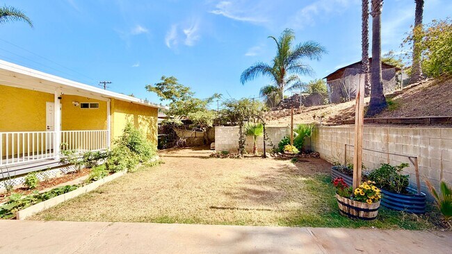 Building Photo - 1280 Alturas Rd