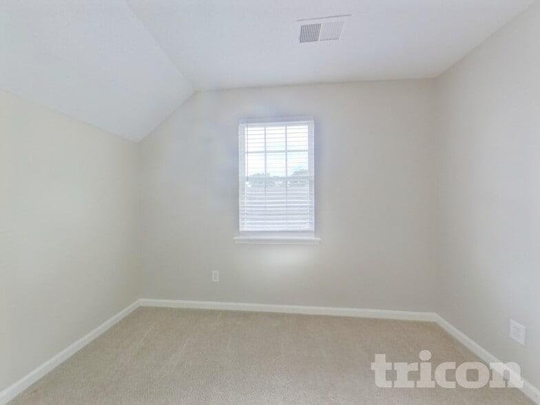 Building Photo - 118 Saddlemount Ln