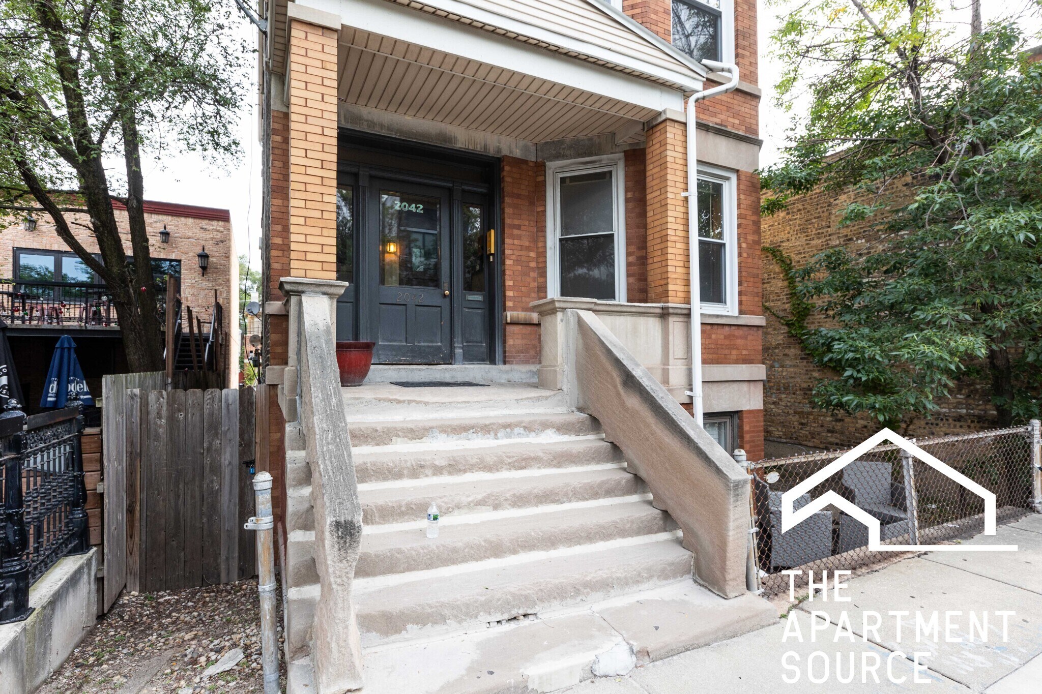 Building Photo - 2042 W Armitage Ave