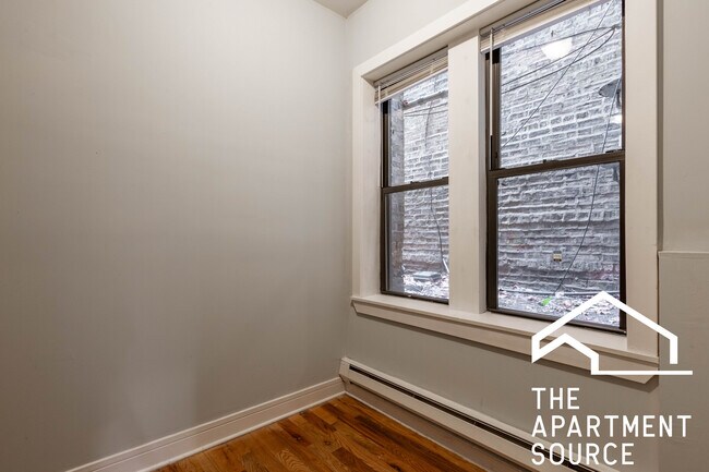 Building Photo - 4631 N Paulina St