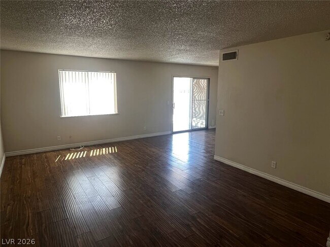 Building Photo - 914 Scarlet Ridge Dr