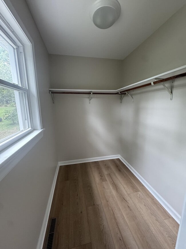 Building Photo - 250 Bobcat Ln