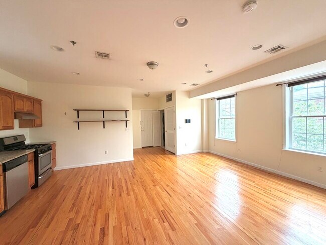 Building Photo - 687 Avenue A