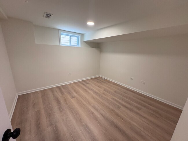 Building Photo - 754 Spring Rd