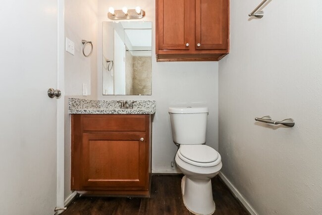 Building Photo - 1909 Chelsea Ct