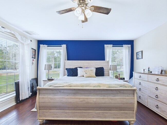 Building Photo - 1014 Redbud