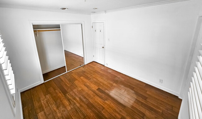 Building Photo - 2404 Foxglove Dr