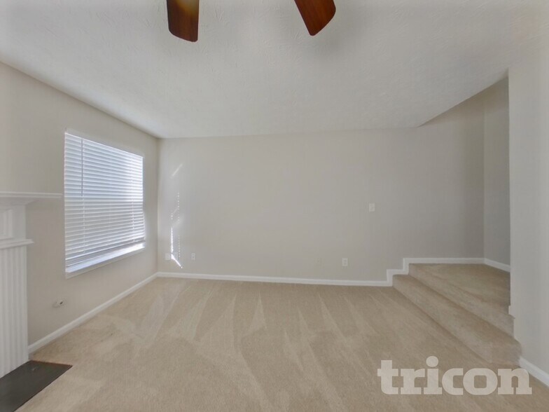 Building Photo - 471 Sawtooth Ln