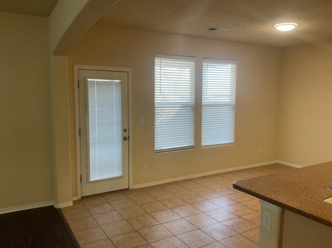 Building Photo - 3635 Buckskin Loop NE