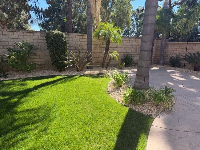 Building Photo - 4 Bedroom Home for Rent in Camarillo!