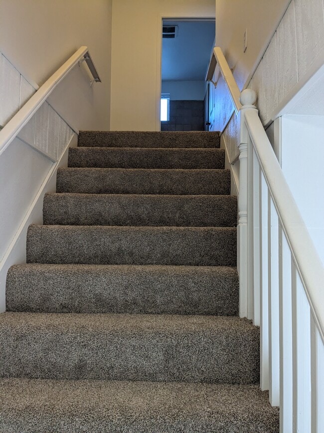 Building Photo - 2205 Oak Ave