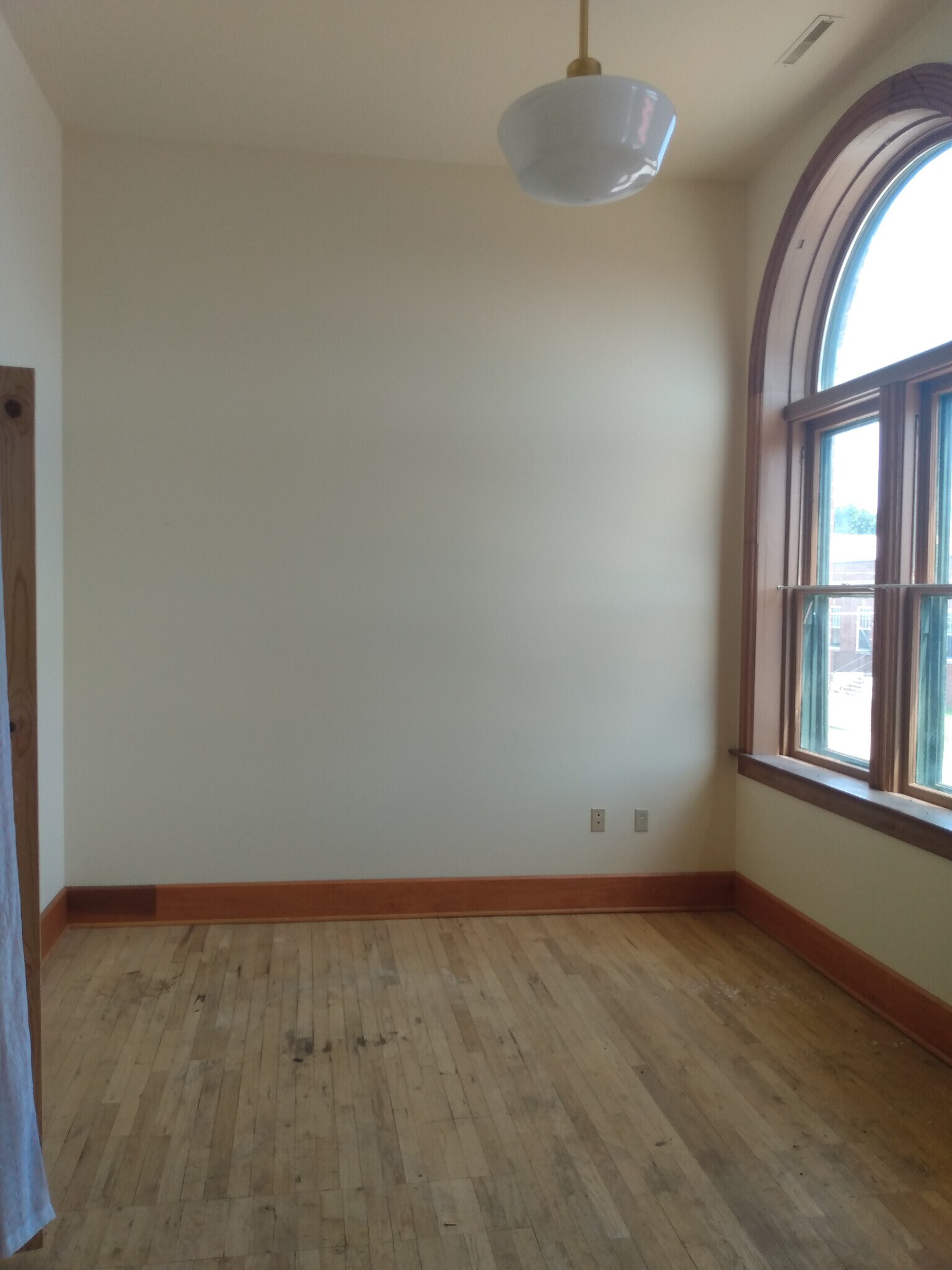 Building Photo - 129 2nd Ave NE