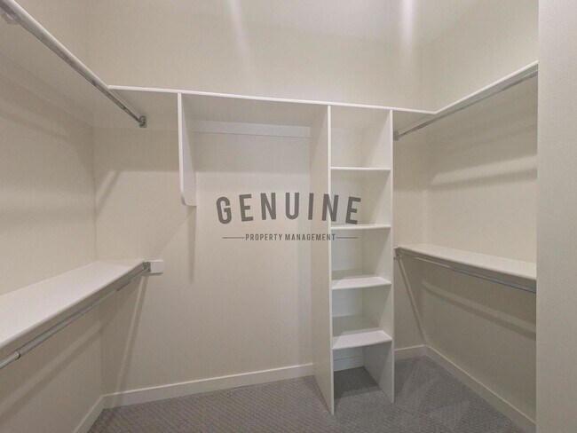 Building Photo - 3Bd 2.5Ba Townhouse w/Rooftop Deck
