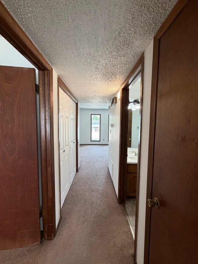 Building Photo - 213 N Acadia Ave