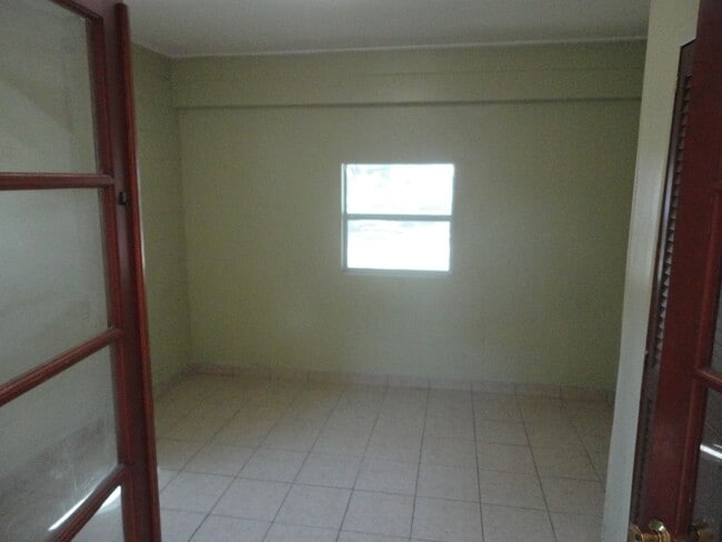 Building Photo - Nice 4 bedroom/2 Bathroom home