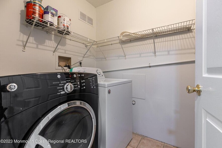 Building Photo - 14-1 Providence Ct