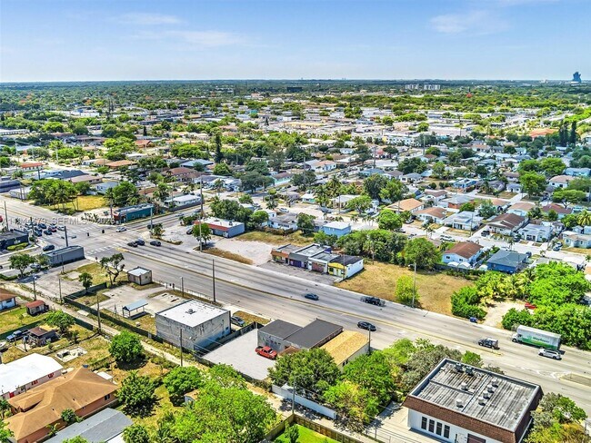 Building Photo - 5424 Pembroke Rd