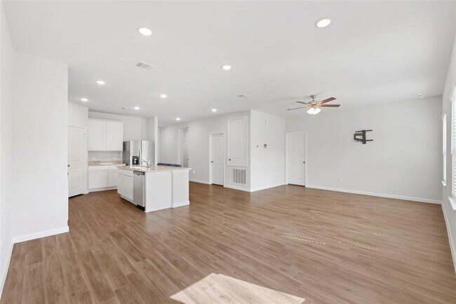 Building Photo - 5815 Jade Crest Ct