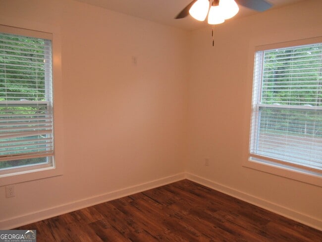 Building Photo - 765 Old Kerns Rd