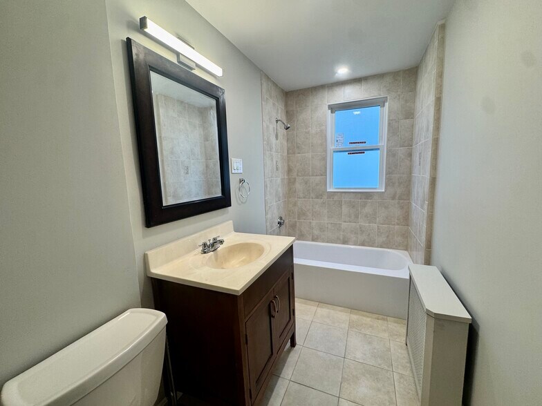 Building Photo - 69 Turner St