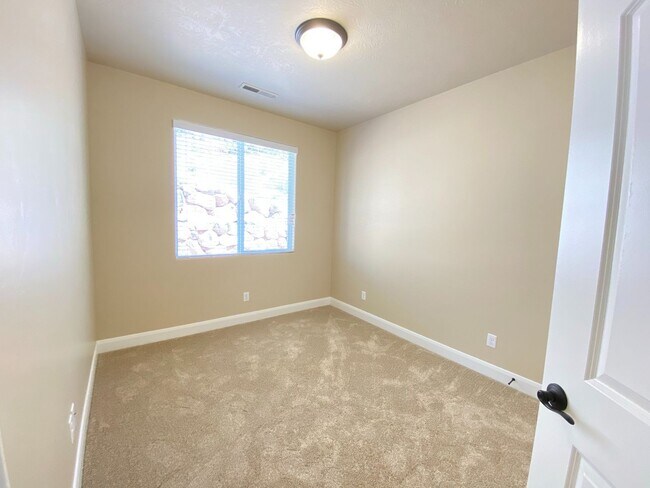 Building Photo - 3 Bed 2 Bath Home in Hurricane
