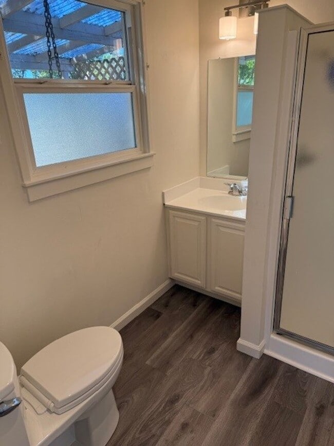 Building Photo - Burlingame Charming One-Bedroom Home