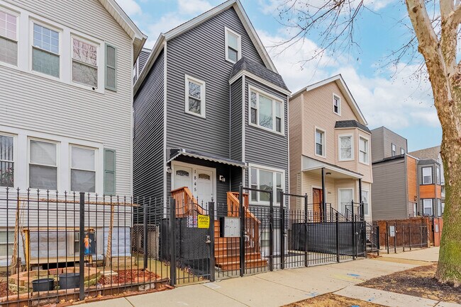 Primary Photo - 1845 N Mozart St
