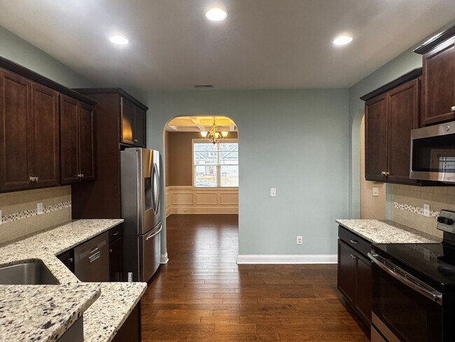 Building Photo - 5 Bedroom 3 Bath Home In Grays Creek