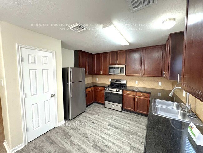 Building Photo - 4030 Falvel Shadow Creek Dr