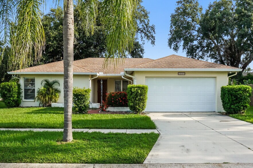 Primary Photo - 3907 Lemonwood Dr