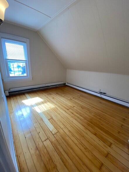 Building Photo - 13 Magill St